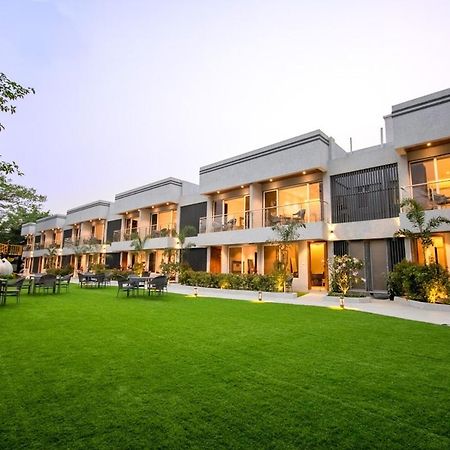Meritas Aura Resort Lonavala Dış mekan fotoğraf