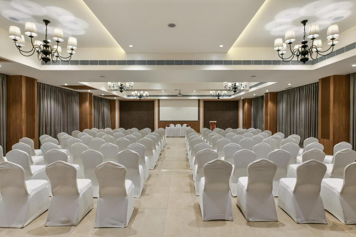 Meritas Aura Resort Lonavala Dış mekan fotoğraf